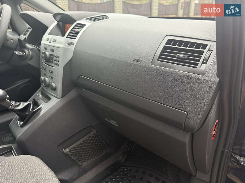 Минивэн Opel Zafira 2010 в Борисполе