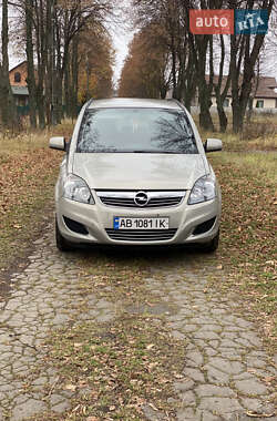 Минивэн Opel Zafira 2010 в Киеве