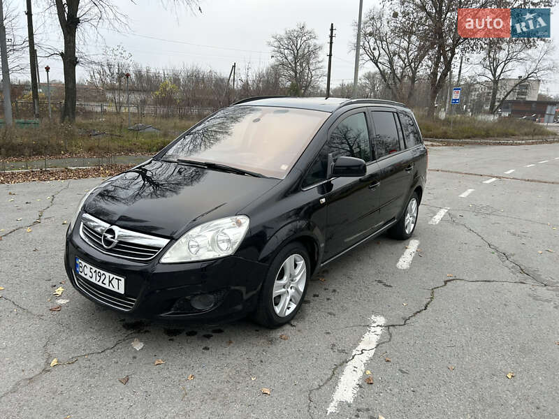 Минивэн Opel Zafira 2010 в Коростене