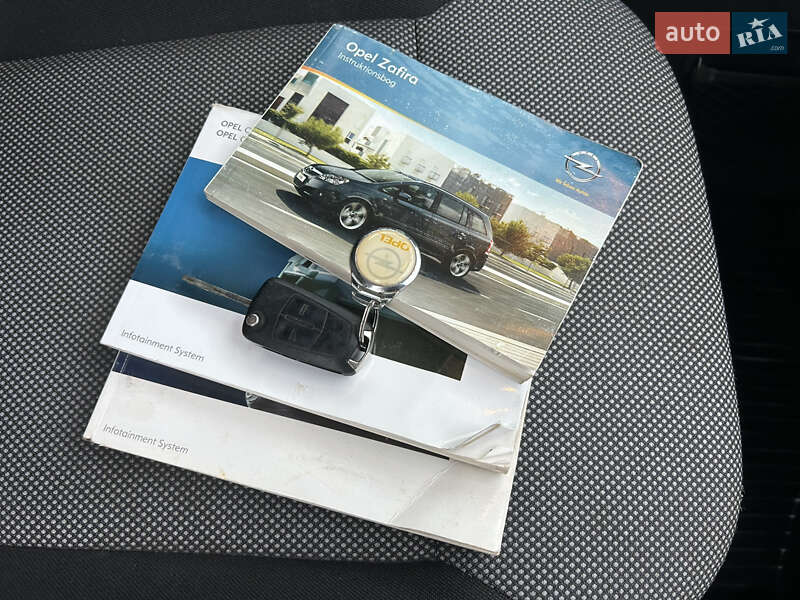 Минивэн Opel Zafira 2010 в Коростене