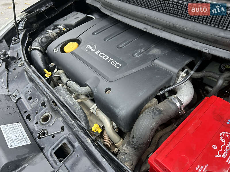 Минивэн Opel Zafira 2010 в Коростене
