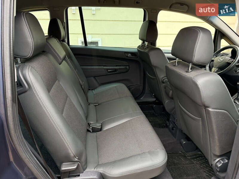 Минивэн Opel Zafira 2009 в Могилев-Подольске