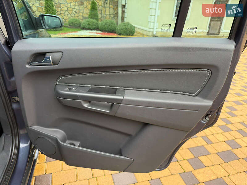Минивэн Opel Zafira 2009 в Могилев-Подольске