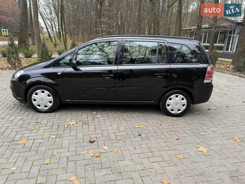 Минивэн Opel Zafira 2007 в Луцке