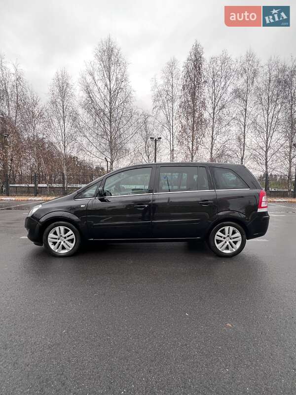 Минивэн Opel Zafira 2011 в Белогородке