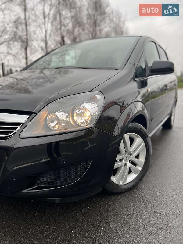 Минивэн Opel Zafira 2011 в Белогородке