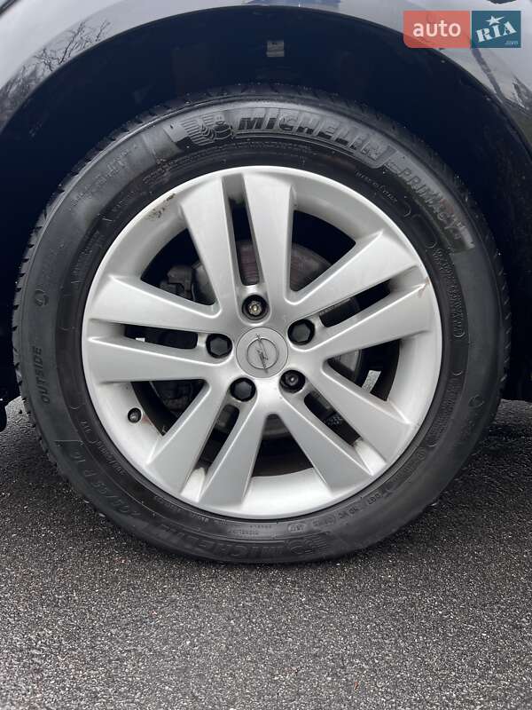 Минивэн Opel Zafira 2011 в Белогородке