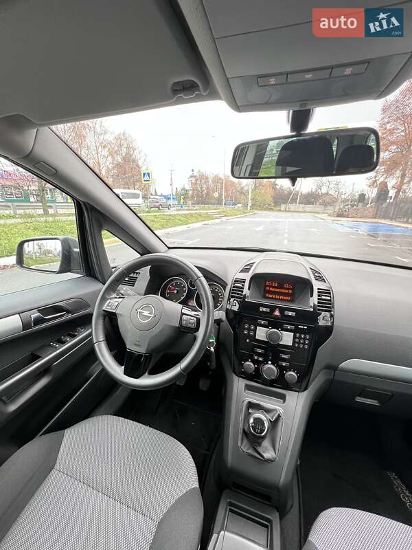 Минивэн Opel Zafira 2011 в Белогородке