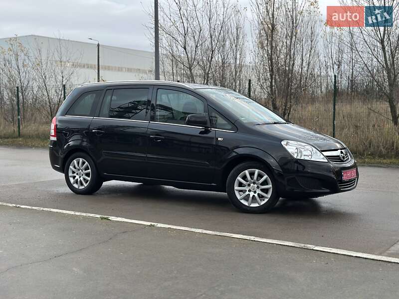 Минивэн Opel Zafira 2009 в Коростене