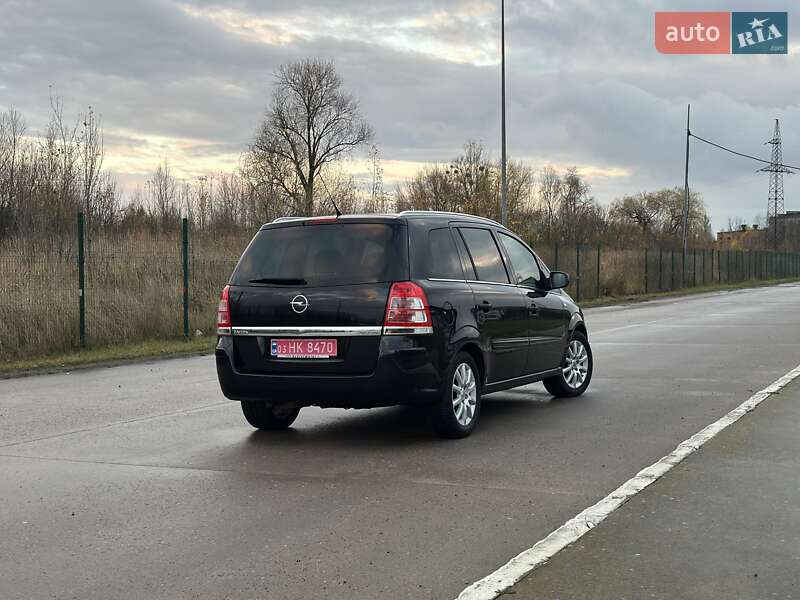 Минивэн Opel Zafira 2009 в Коростене