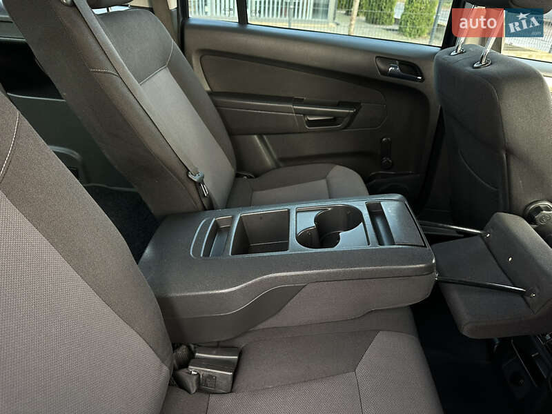 Минивэн Opel Zafira 2008 в Виннице