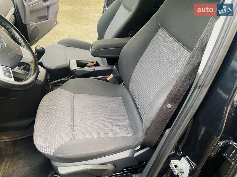 Мінівен Opel Zafira 2012 в Львові