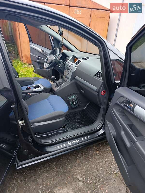 Минивэн Opel Zafira 2009 в Луцке