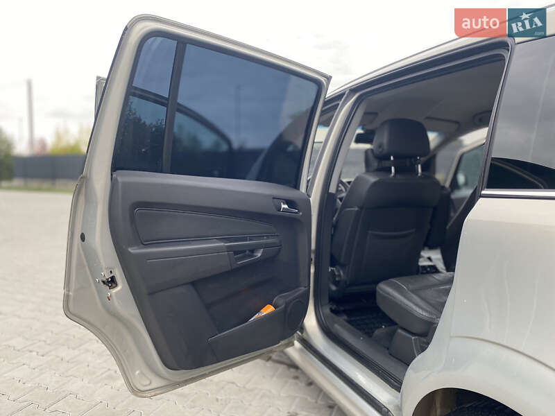 Минивэн Opel Zafira 2011 в Ивано-Франковске