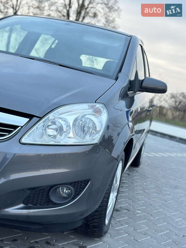 Минивэн Opel Zafira 2009 в Владимире
