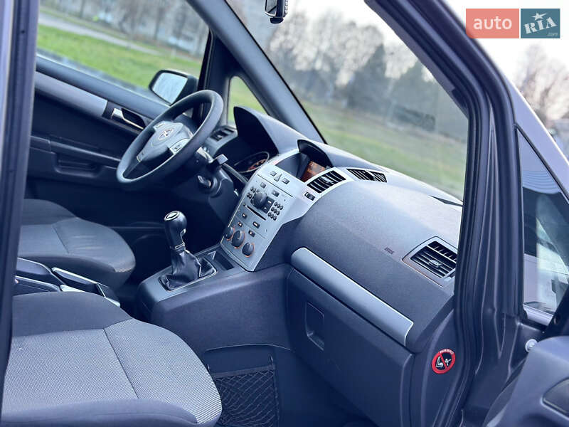 Минивэн Opel Zafira 2009 в Владимире