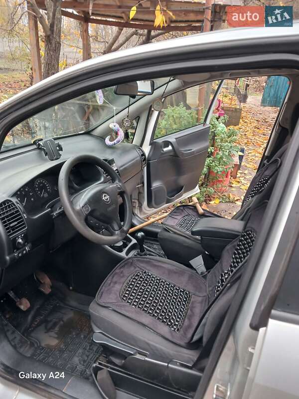 Мінівен Opel Zafira 2004 в Кривому Розі