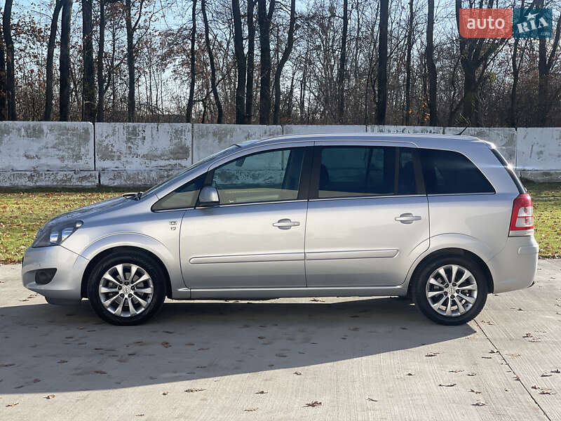 Минивэн Opel Zafira 2010 в Луцке