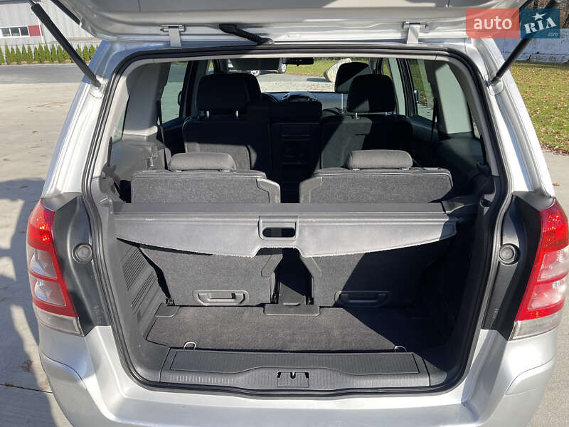 Минивэн Opel Zafira 2010 в Луцке