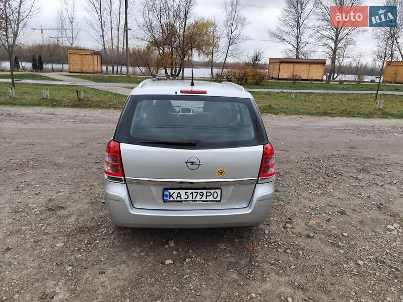Минивэн Opel Zafira 2008 в Киеве