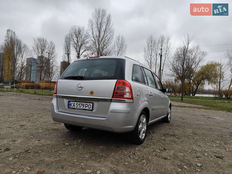 Минивэн Opel Zafira 2008 в Киеве