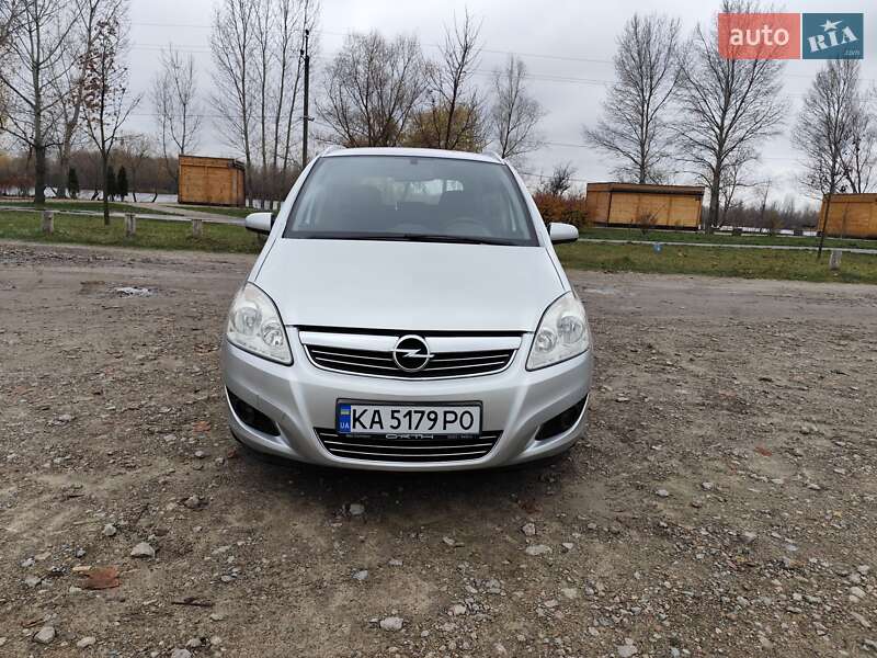 Минивэн Opel Zafira 2008 в Киеве