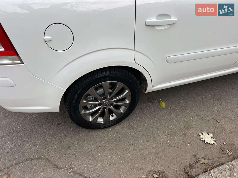 Минивэн Opel Zafira 2012 в Запорожье