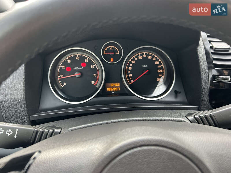 Минивэн Opel Zafira 2012 в Запорожье