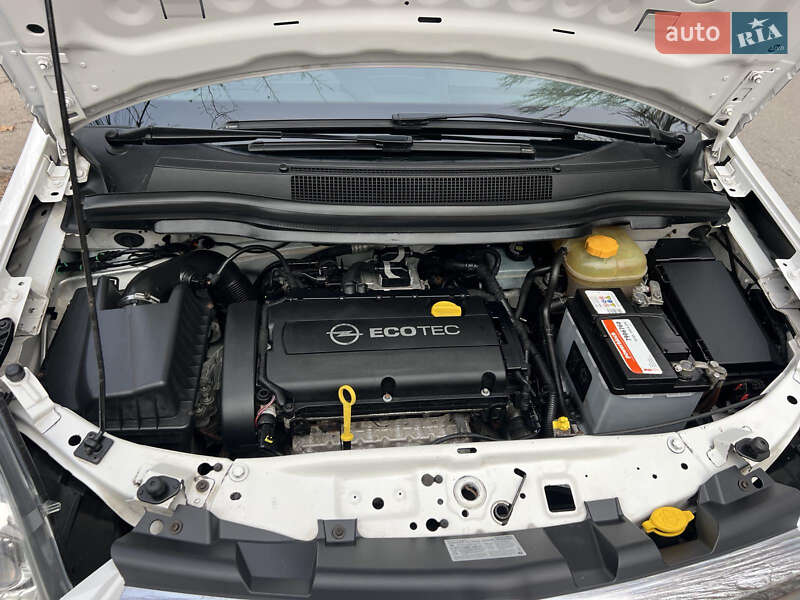 Минивэн Opel Zafira 2012 в Запорожье