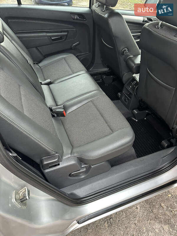 Минивэн Opel Zafira 2007 в Хороле