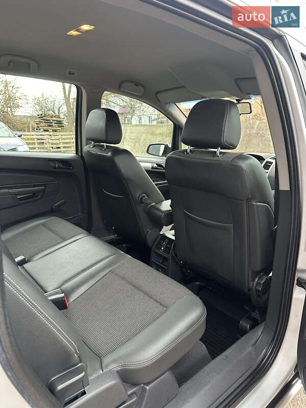 Минивэн Opel Zafira 2007 в Хороле