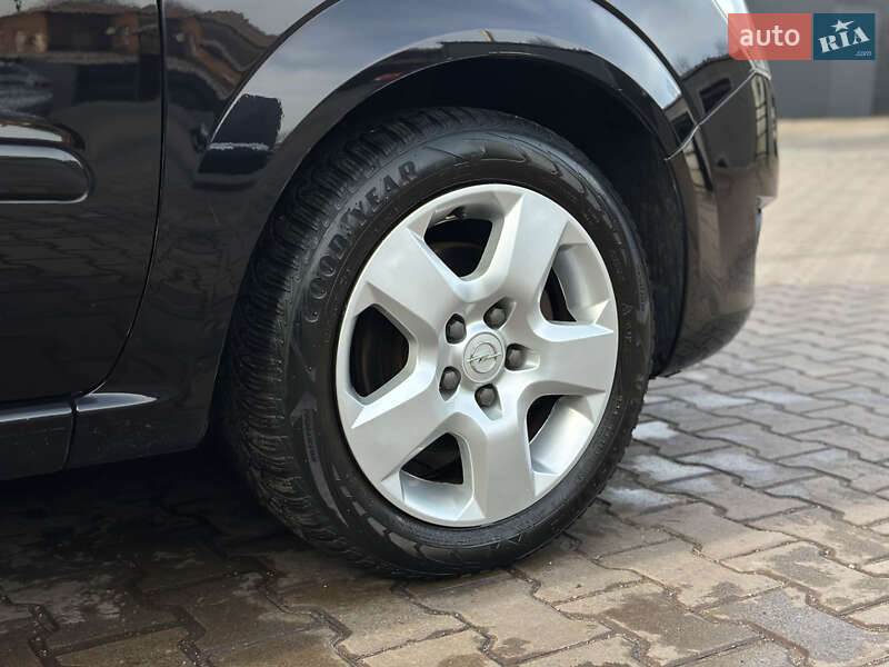 Минивэн Opel Zafira 2011 в Каменском фото 12 Минивэн Opel Zafira 2011 в Каменском