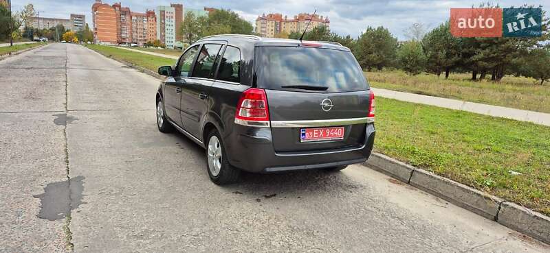 Мінівен Opel Zafira 2011 в Вараші