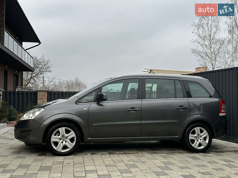 Минивэн Opel Zafira 2010 в Тернополе