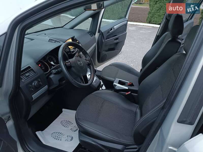 Минивэн Opel Zafira 2010 в Дубно