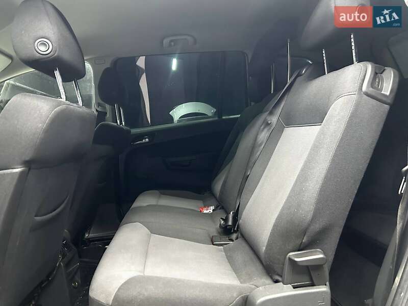 Минивэн Opel Zafira 2008 в Черновцах