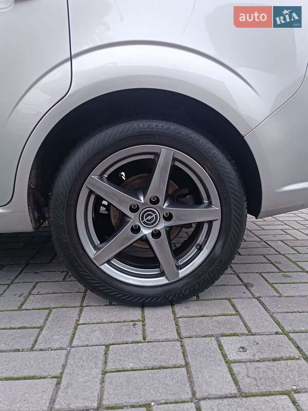 Минивэн Opel Zafira 2009 в Запорожье