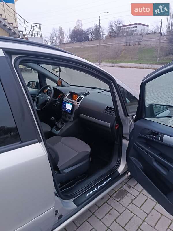 Минивэн Opel Zafira 2009 в Запорожье
