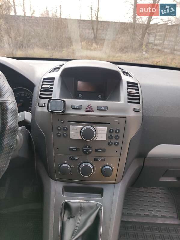 Минивэн Opel Zafira 2005 в Деражне