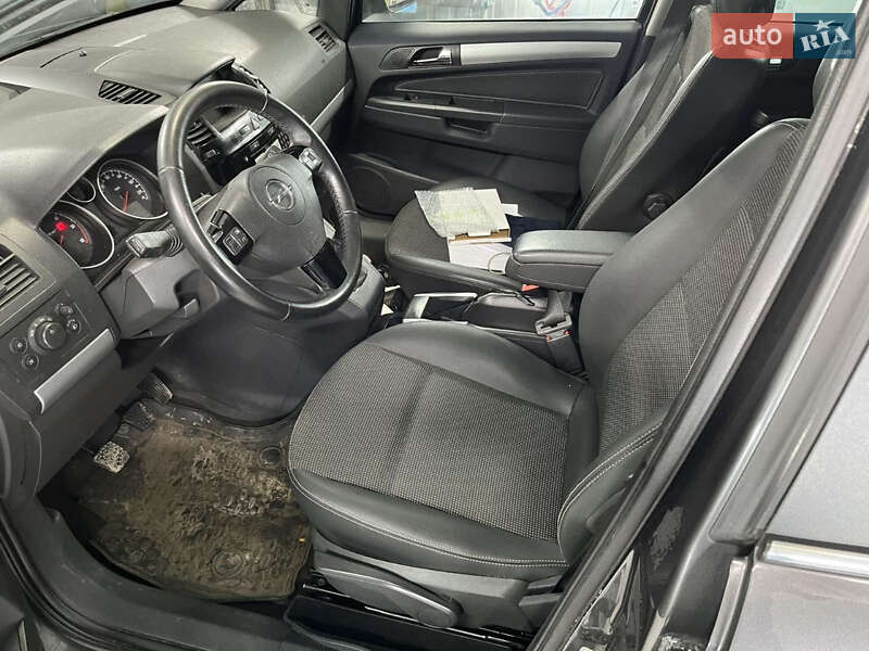 Минивэн Opel Zafira 2011 в Луцке фото 5 Минивэн Opel Zafira 2011 в Луцке