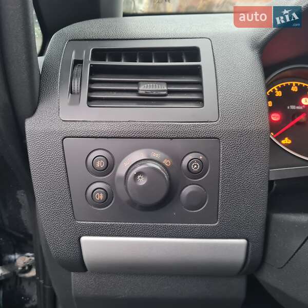 Минивэн Opel Zafira 2010 в Луцке