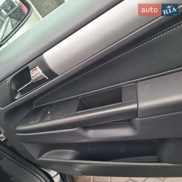 Минивэн Opel Zafira 2010 в Луцке