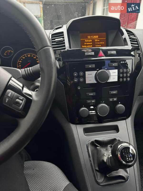 Мінівен Opel Zafira 2011 в Почаєві