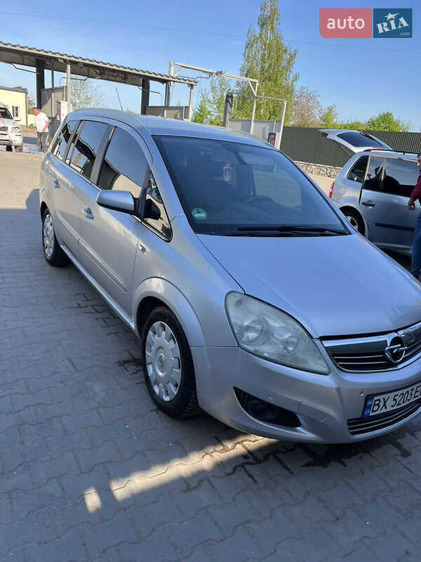 Минивэн Opel Zafira 2008 в Волочиске