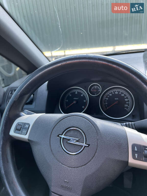 Минивэн Opel Zafira 2008 в Волочиске