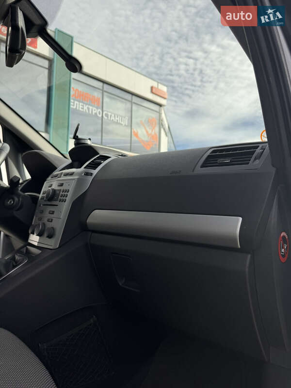 Минивэн Opel Zafira 2013 в Львове