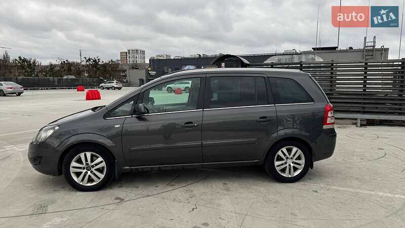 Минивэн Opel Zafira 2011 в Киеве