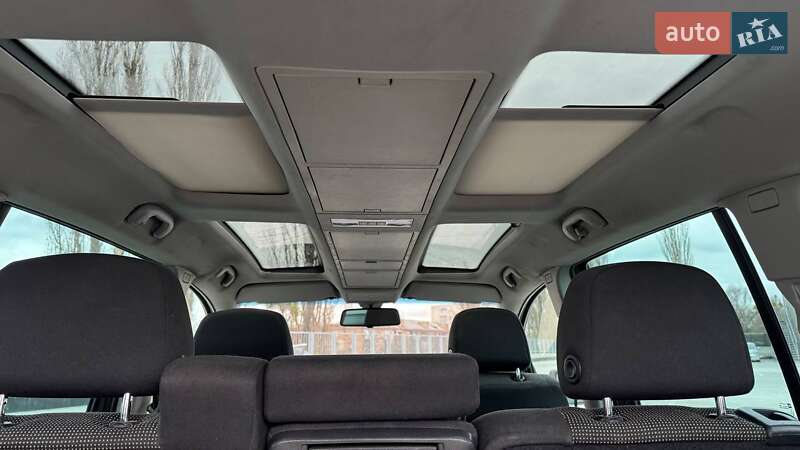 Минивэн Opel Zafira 2011 в Киеве