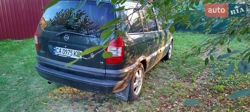 Минивэн Opel Zafira 2004 в Мироновке