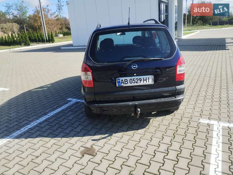 Минивэн Opel Zafira 2003 в Калиновке